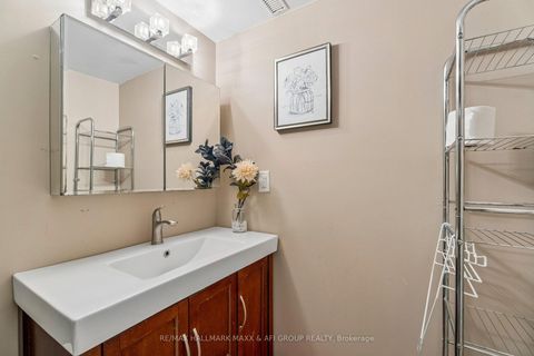 Photo 43 at 11 Charlotte Court, Letitia Heights, Barrie