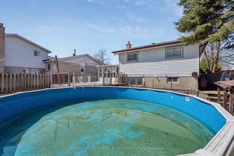 Photo 46 at 11 Charlotte Court, Letitia Heights, Barrie