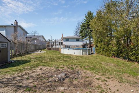 Photo 49 at 11 Charlotte Court, Letitia Heights, Barrie