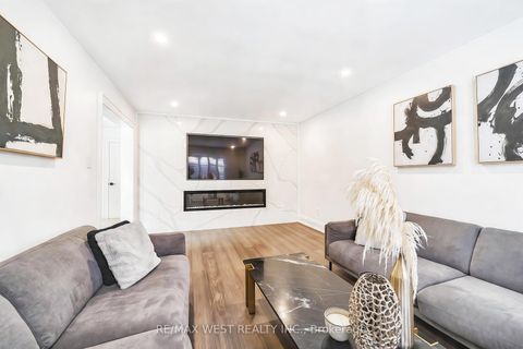 Photo 2 at 108 Poplar Heights Drive, Humber Valley, Toronto