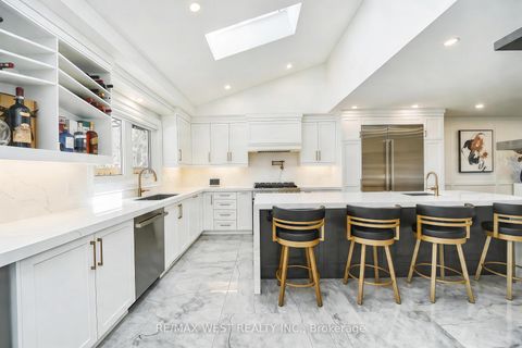 Photo 5 at 108 Poplar Heights Drive, Humber Valley, Toronto