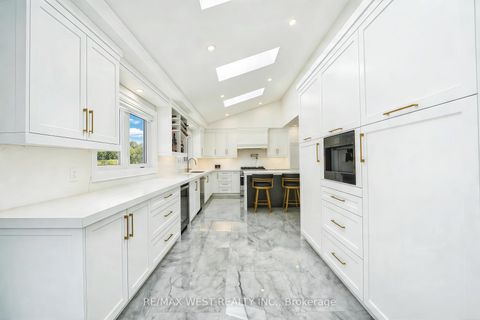 Photo 8 at 108 Poplar Heights Drive, Humber Valley, Toronto