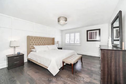 Photo 10 at 108 Poplar Heights Drive, Humber Valley, Toronto