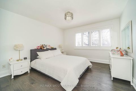 Photo 13 at 108 Poplar Heights Drive, Humber Valley, Toronto