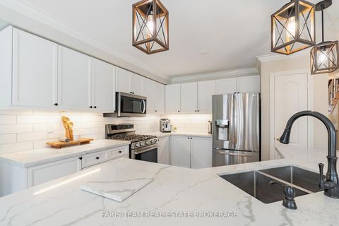 Photo 5 at 43 Maple Crown Terrace, Shore, Barrie