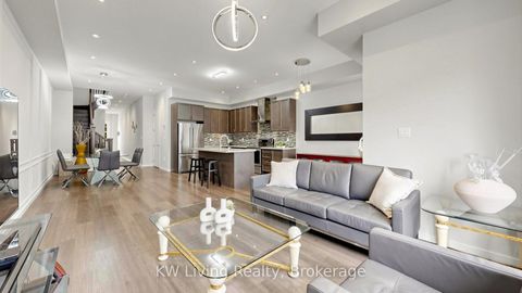 Photo 3 at 389 Elyse Court, Bayview Northeast, Aurora