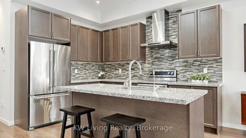 Photo 4 at 389 Elyse Court, Bayview Northeast, Aurora