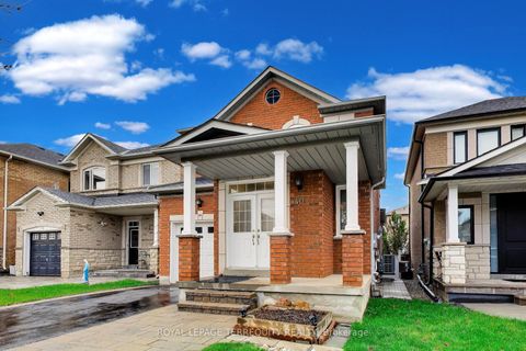 Photo 2 at 40 Teal Crescent, Vellore Village, Vaughan