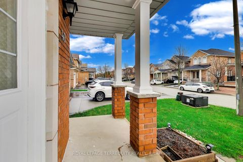 Photo 3 at 40 Teal Crescent, Vellore Village, Vaughan
