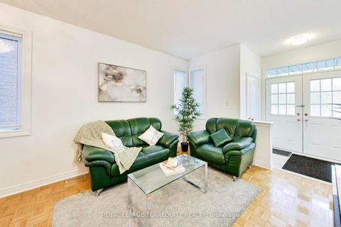 Photo 6 at 40 Teal Crescent, Vellore Village, Vaughan