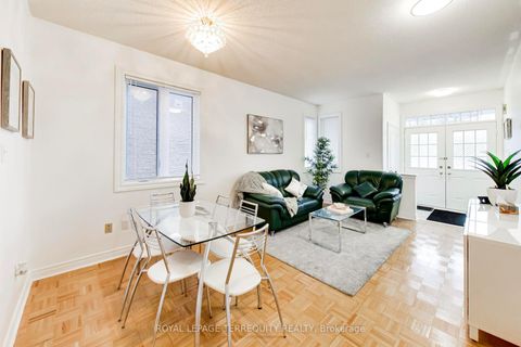 Photo 7 at 40 Teal Crescent, Vellore Village, Vaughan