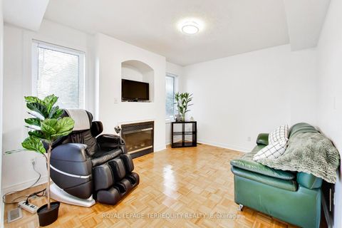 Photo 14 at 40 Teal Crescent, Vellore Village, Vaughan