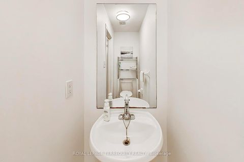 Photo 17 at 40 Teal Crescent, Vellore Village, Vaughan