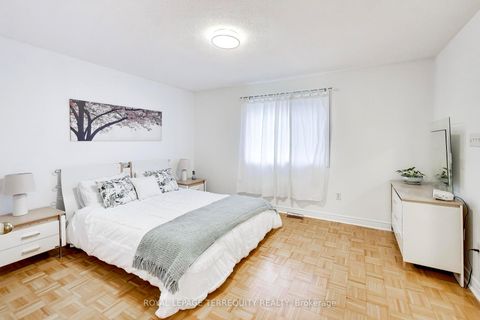 Photo 18 at 40 Teal Crescent, Vellore Village, Vaughan