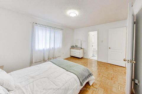 Photo 20 at 40 Teal Crescent, Vellore Village, Vaughan