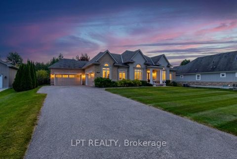 Photo 2 at 5 Wolford Court, Historic Lakeshore Communities, Georgina