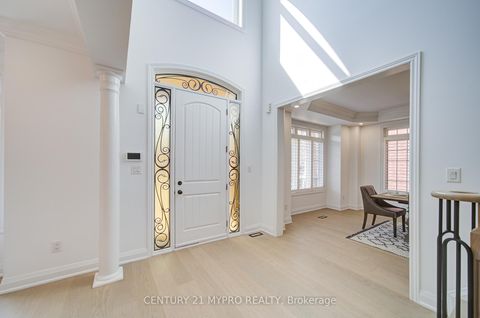 Photo 4 at 64 Glengordon Crescent, Devil's Elbow, Markham