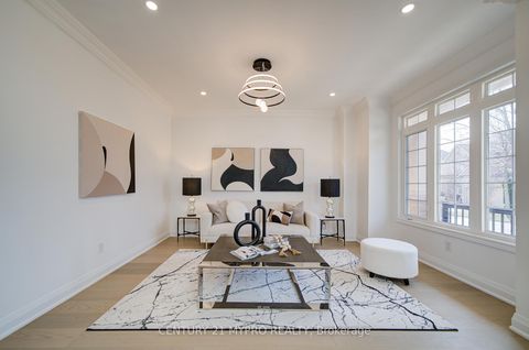 Photo 6 at 64 Glengordon Crescent, Devil's Elbow, Markham