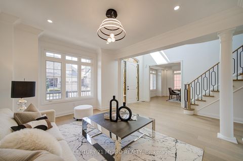 Photo 8 at 64 Glengordon Crescent, Devil's Elbow, Markham