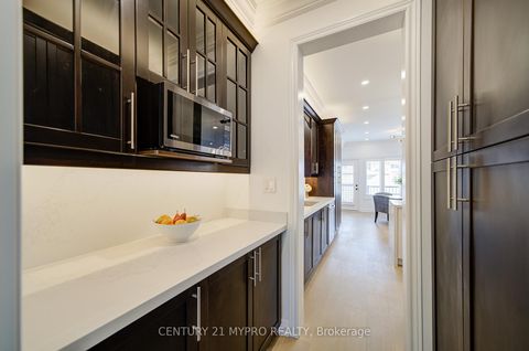 Photo 11 at 64 Glengordon Crescent, Devil's Elbow, Markham