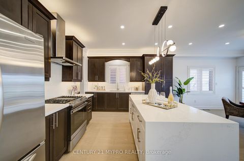 Photo 14 at 64 Glengordon Crescent, Devil's Elbow, Markham