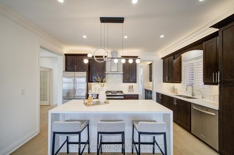 Photo 15 at 64 Glengordon Crescent, Devil's Elbow, Markham