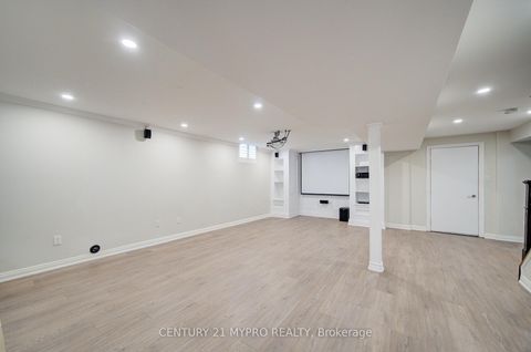 Photo 33 at 64 Glengordon Crescent, Devil's Elbow, Markham