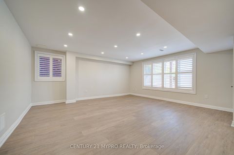 Photo 35 at 64 Glengordon Crescent, Devil's Elbow, Markham