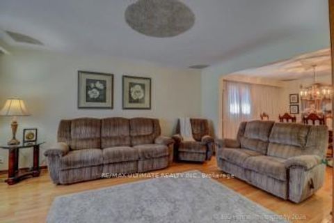 Photo 12 at 100 Newlands Avenue, Birchmount, Toronto