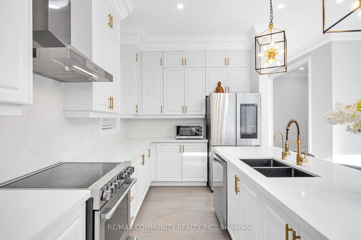 Photo 14 at 10 Nigh Drive, Middlefield, Markham