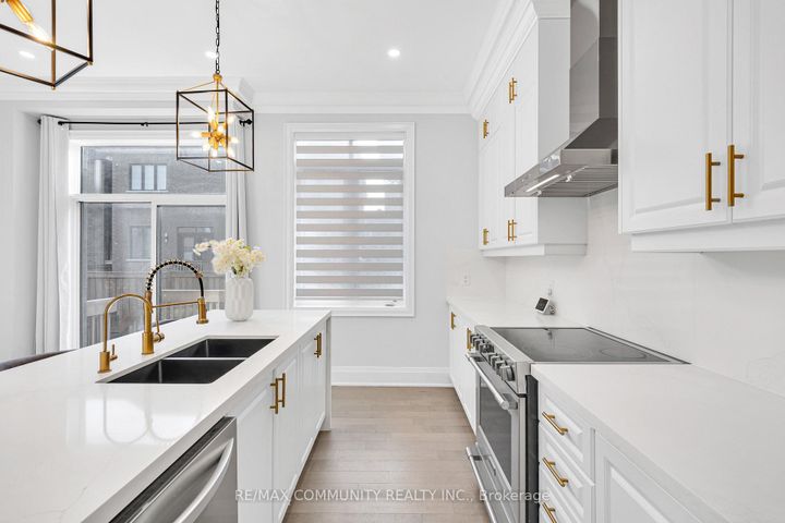 Photo 15 at 10 Nigh Drive, Middlefield, Markham