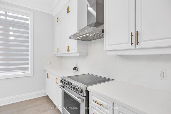 Photo 16 at 10 Nigh Drive, Middlefield, Markham