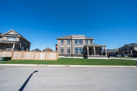 Photo 4 at 1 Ainslie Hill Crescent, Sutton & Jackson's Point, Georgina