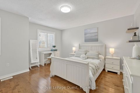 Photo 18 at 153 Woodbury Crescent, Summerhill Estates, Newmarket