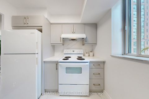 Photo 14 at 908 - 1 Pemberton Avenue, Newtonbrook East, Toronto