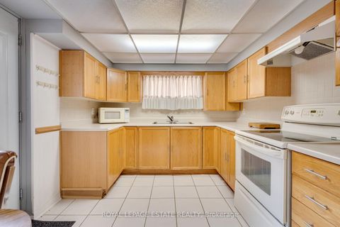 Photo 16 at 17 Altair Avenue, L'Amoreaux, Toronto