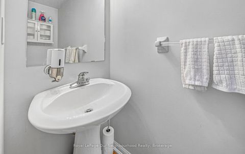 Photo 3 at 1581 Sarasota Crescent, Samac, Oshawa