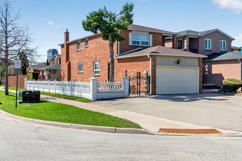 Photo 1 at 3 Muzzo Court, East Woodbridge, Vaughan