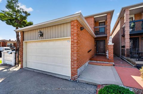 Photo 2 at 3 Muzzo Court, East Woodbridge, Vaughan