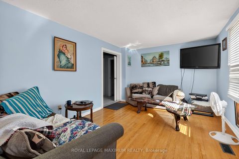 Photo 6 at 3 Muzzo Court, East Woodbridge, Vaughan