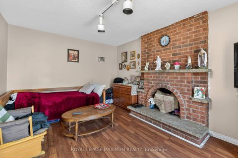 Photo 11 at 3 Muzzo Court, East Woodbridge, Vaughan