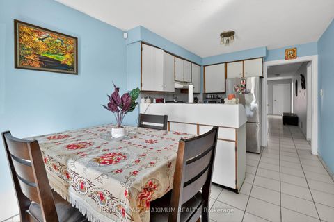 Photo 13 at 3 Muzzo Court, East Woodbridge, Vaughan