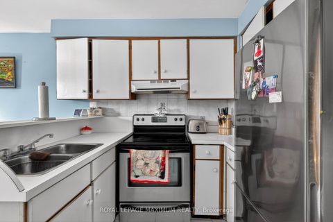 Photo 16 at 3 Muzzo Court, East Woodbridge, Vaughan