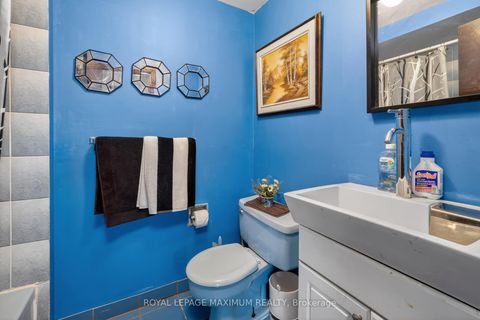 Photo 21 at 3 Muzzo Court, East Woodbridge, Vaughan