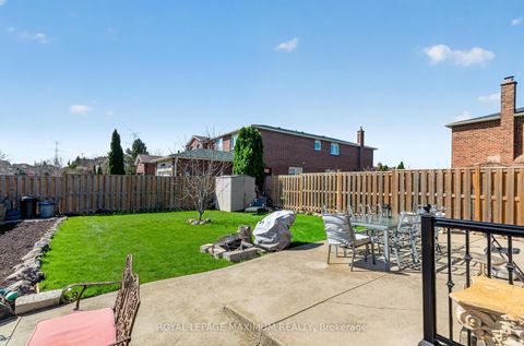 Photo 35 at 3 Muzzo Court, East Woodbridge, Vaughan