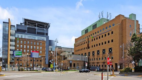 Photo 34 at 82 Hargrave Lane, York Mills, Toronto