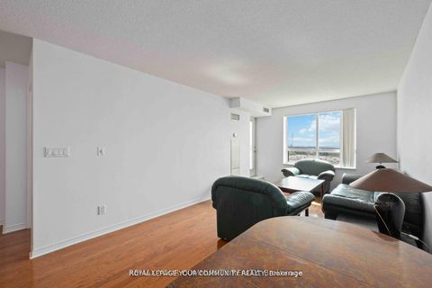 Photo 7 at 909 - 23 Oneida Crescent, Langstaff, Richmond Hill