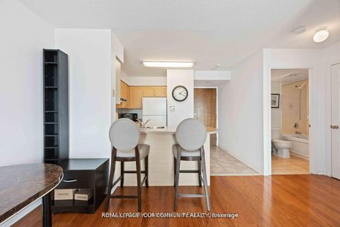 Photo 10 at 909 - 23 Oneida Crescent, Langstaff, Richmond Hill