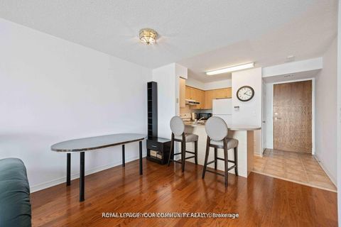 Photo 11 at 909 - 23 Oneida Crescent, Langstaff, Richmond Hill