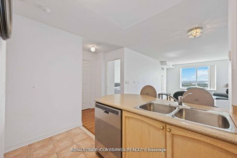 Photo 12 at 909 - 23 Oneida Crescent, Langstaff, Richmond Hill